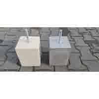 Betonpoer 15x15 en 20 cm hoog M16