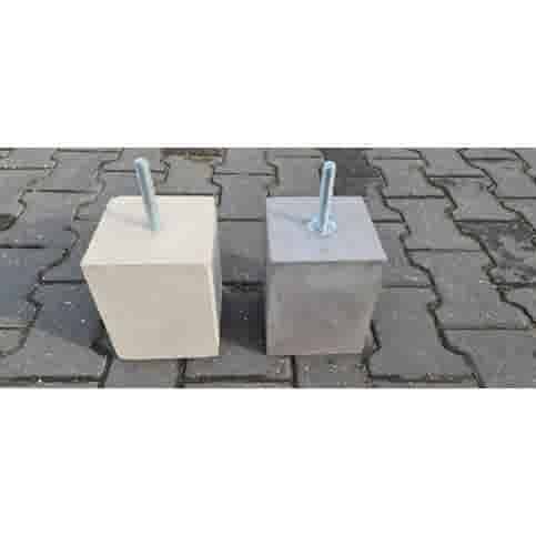 Betonpoer 15x15 en 20 cm hoog M16