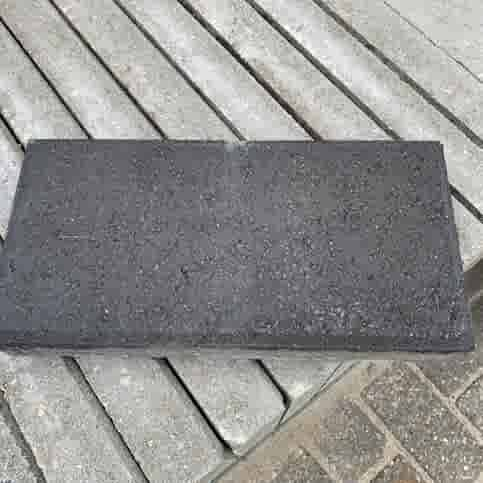 Betontegel 30x15x4,5 cm antraciet met facet