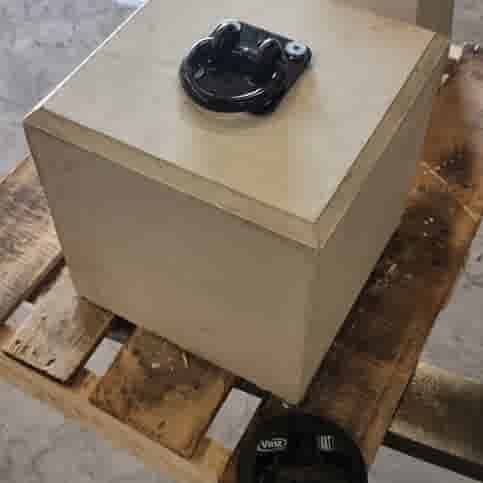 Betonpoer 30x30 en 30 cm hoog grijs M10 voor motorslot