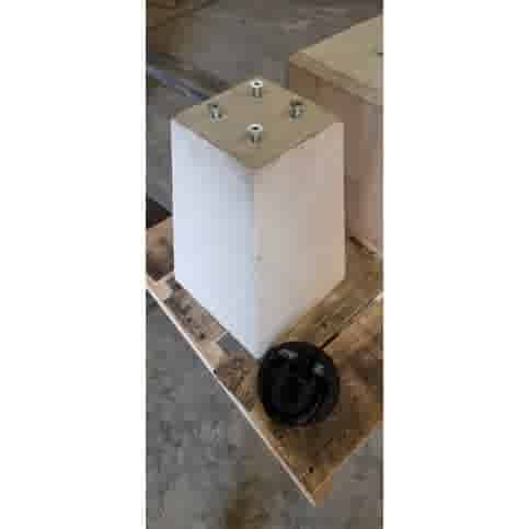 Betonpoer 16x16 en 32 cm hoog grijs M10 voor motorslot