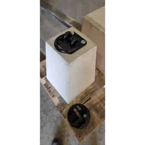 Betonpoer 16x16 en 32 cm hoog grijs M10 voor motorslot