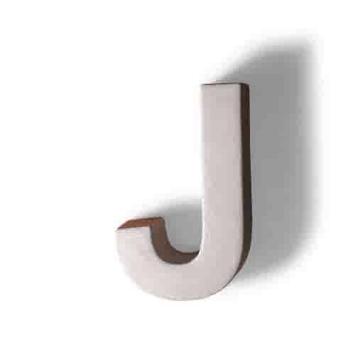 Betonnen letter J