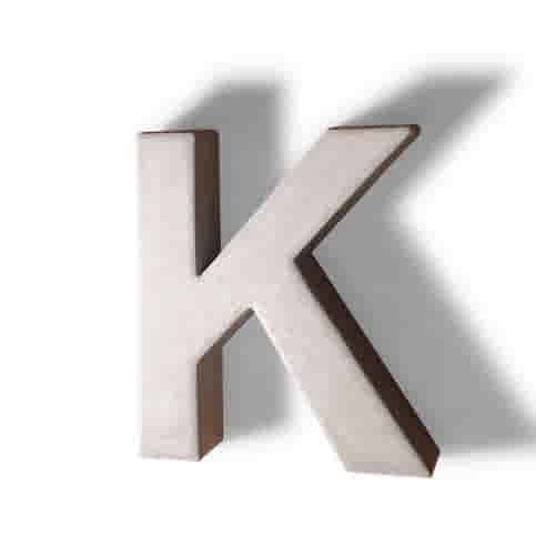 Betonnen letter K