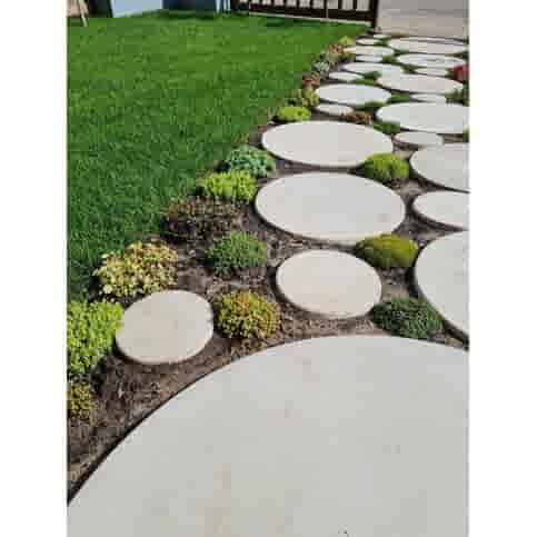 Ronde grijze staptegel 23 cm – Rustique Beton  met een natuurlijk geleefd karakter