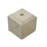 Sokkel / Betonpoer 20x20 en 20 cm hoog grijs met gat 3 cm en grote vellingkant