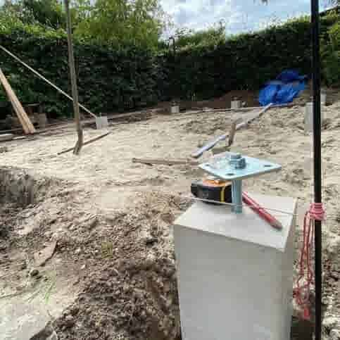 Betonpoer 15x15 en 50 cm hoog grijs M16