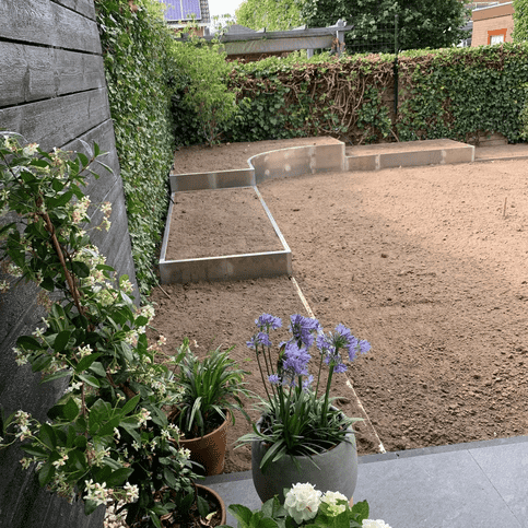 Cortenstaal borderrand gezet 240 cm en 22 cm hoog