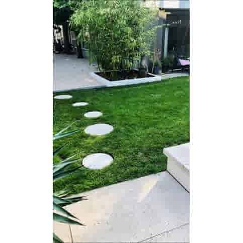 Ronde grijze staptegel 27 cm – Rustique Beton met een natuurlijk geleefd karakter