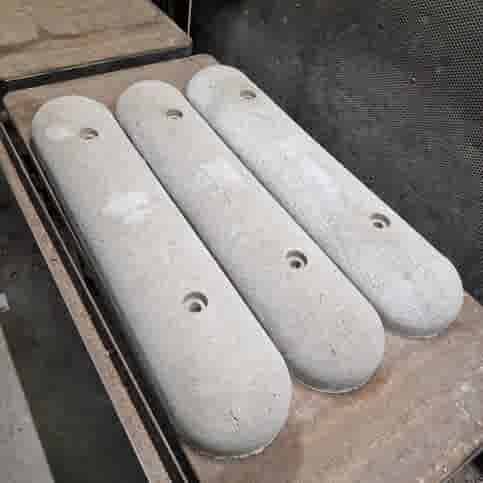 Varkensrug beton ROND grijs met montage gaten