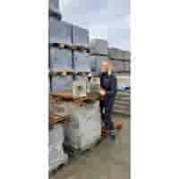 Betonpoer 21x21 en 28 cm hoog grijs met kabeldoorvoer