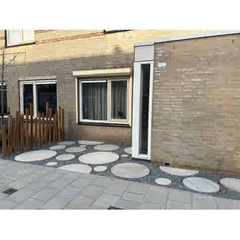 Ronde grijze staptegel 19 cm – Rustique Beton  met een natuurlijk geleefd karakter