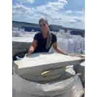 Halfronde grijze staptegel 95 cm – Rustique Beton  met een natuurlijk geleefd karakter