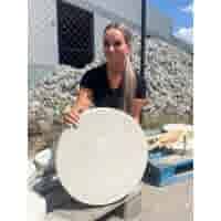 Ronde grijze staptegel 45 cm – Rustique Beton  met een natuurlijk geleefd karakter