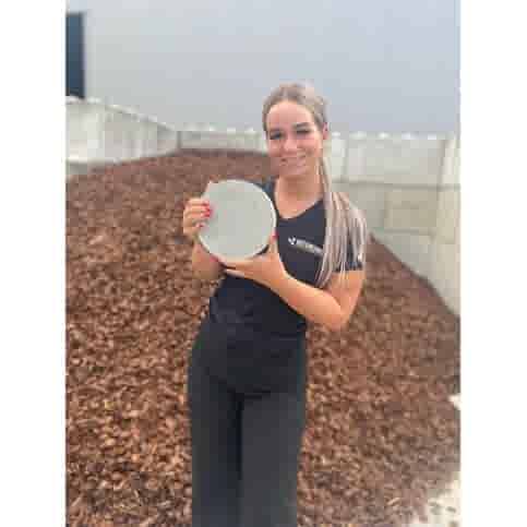 Ronde grijze staptegel 19 cm – Rustique Beton  met een natuurlijk geleefd karakter