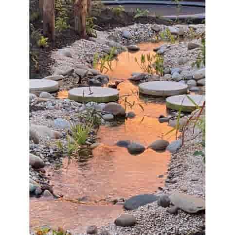 Ronde grijze staptegel 45 cm – Rustique Beton  met een natuurlijk geleefd karakter