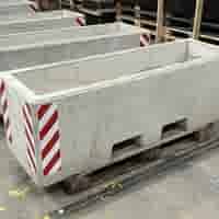 Afzetblok/bloembak grijs beton met lepelgaten 156x50x50 cm met reflectorband