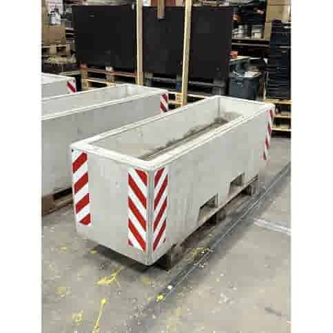 Afzetblok/bloembak grijs beton met lepelgaten 156x50x50 cm met reflectorband