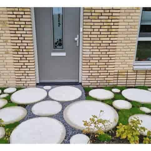 Ronde grijze staptegel 19 cm – Rustique Beton  met een natuurlijk geleefd karakter