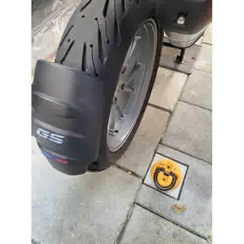 Betonpoer 16x16 en 32 cm hoog grijs M10 voor motorslot
