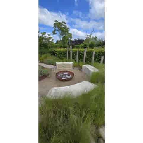 Betonnen bank bocht