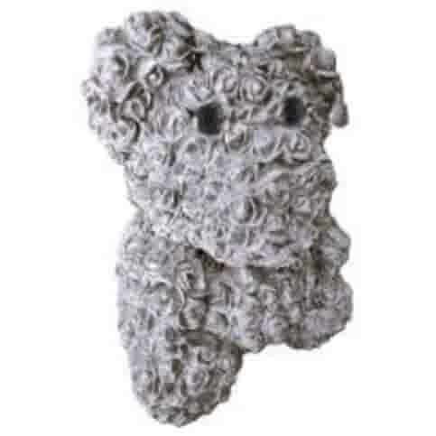 Betonnen beer met roosjes H35 cm