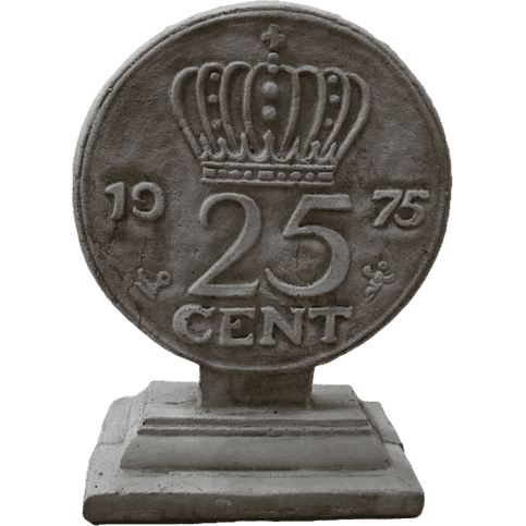 Betonnen kwartje beeld op voet H36 cm