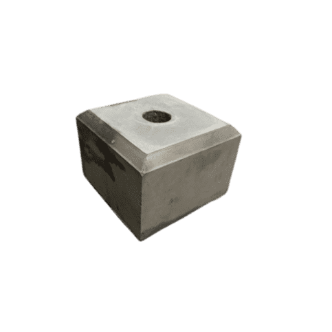 Sokkel / Betonpoer 14x14 en 10 cm hoog met doorlopend gat 3,2 cm