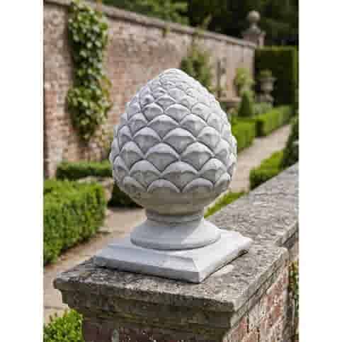 Sierlijke Betonnen Dennenappel Finial Breed - 43 cm