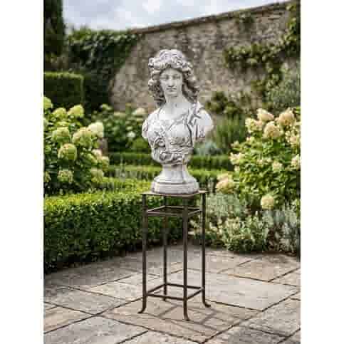 Betonnen Borstbeeld Sophia 67 cm