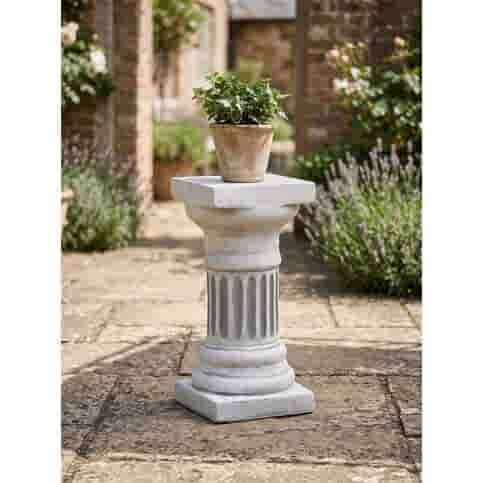 Decoratief gegraveerde sokkel van beton 40 cm