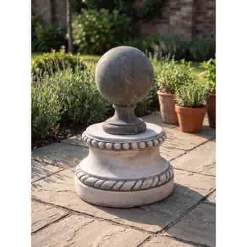 Gedetailleerde decoratieve zuil van beton 25 cm