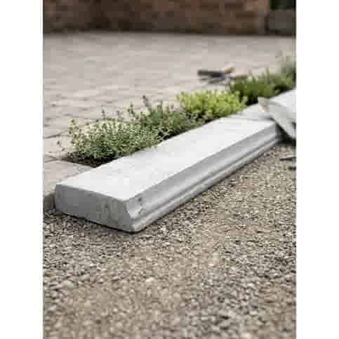 Grijs betonnen blok met decoratieve rand 96 cm