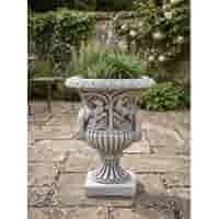 Klassieke betonnen bloempot met griffioen ornamenten 49 cm
