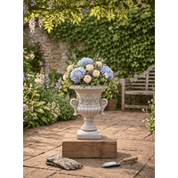 Betonnen bloempot met bloemmotief - Hoogte 30 cm