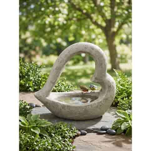 Hartvormig vogelbad van beton 41 cm hoog