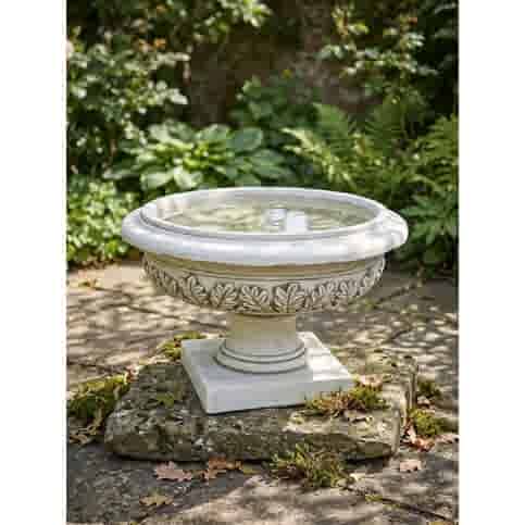 Sierlijk vogelbad van beton met voetstuk 28 cm hoog