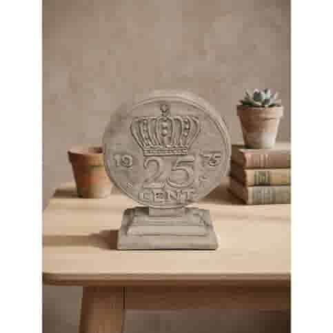 Betonnen kwartje beeld op voet H36 cm