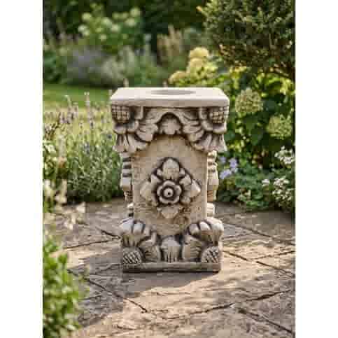 Sierlijke betonnen zuil met bloemdecoratie 37 cm