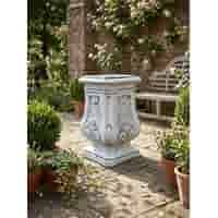 Elegante betonnen plantenbak met sokkel 83 cm