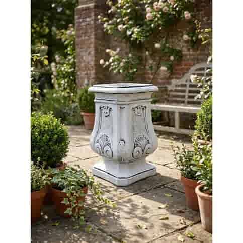 Elegante betonnen plantenbak met sokkel 83 cm