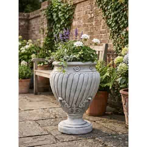 Antieke betonnen bloempot met bloemmotief 60 cm