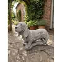 Basset hondenbeeld van beton H36 cm
